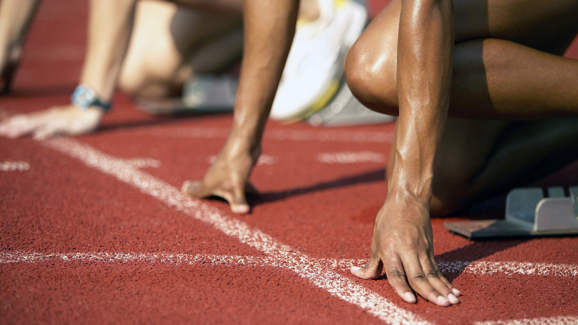 女子蝶泳选手突破自我，瞄准半决赛，女子蝶泳100决赛